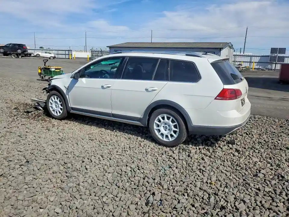 3VWH17AU6HM527735 2017 VOLKSWAGEN GOLF-1