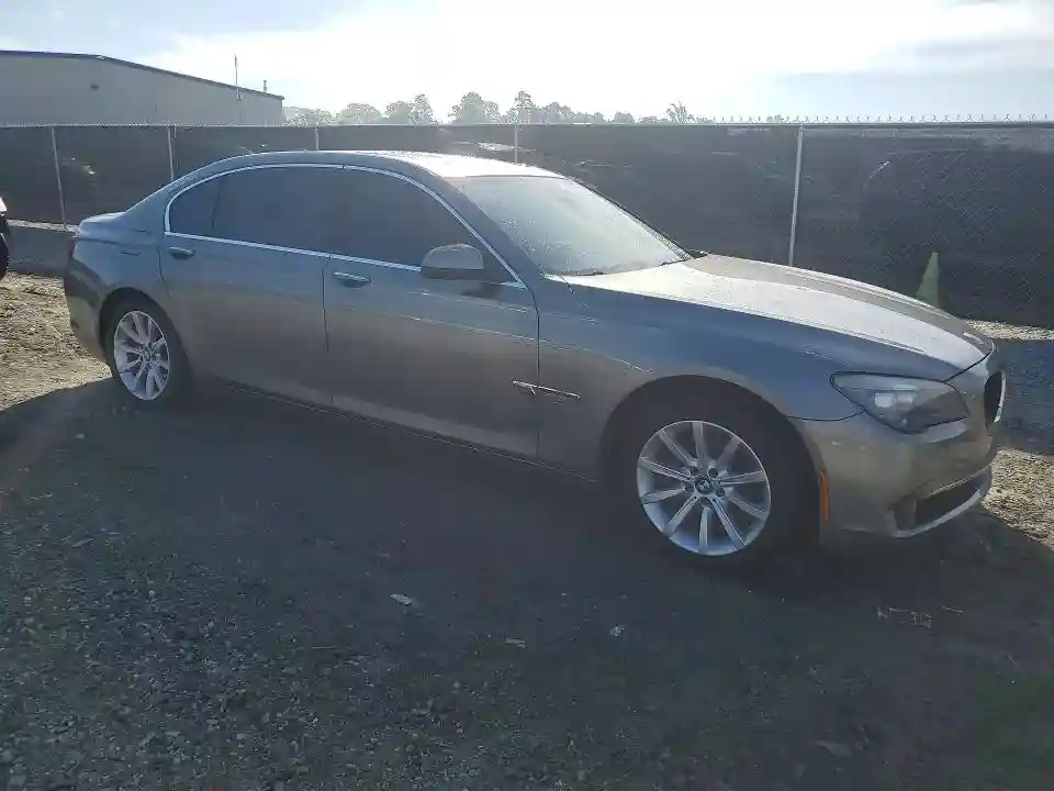 WBAKB8C52CC963698 2012 BMW 7 SERIES-3