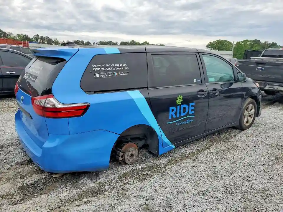 5TDZZ3DC6LS087231 2020 TOYOTA SIENNA-2