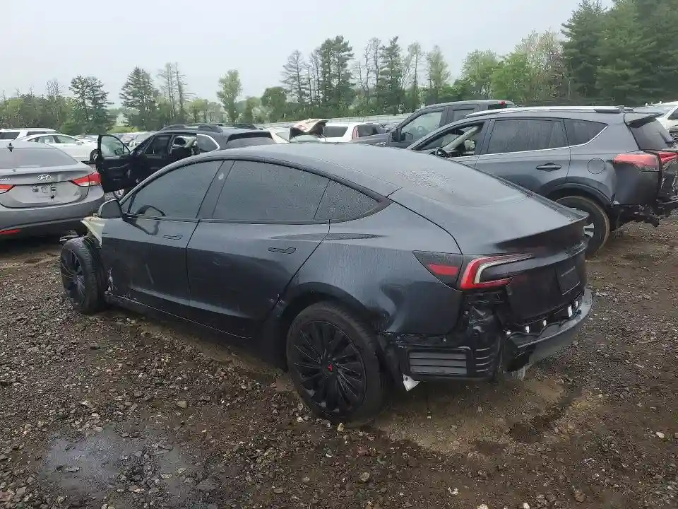 5YJ3E1EA1SF965766 2025 TESLA MODEL 3-1