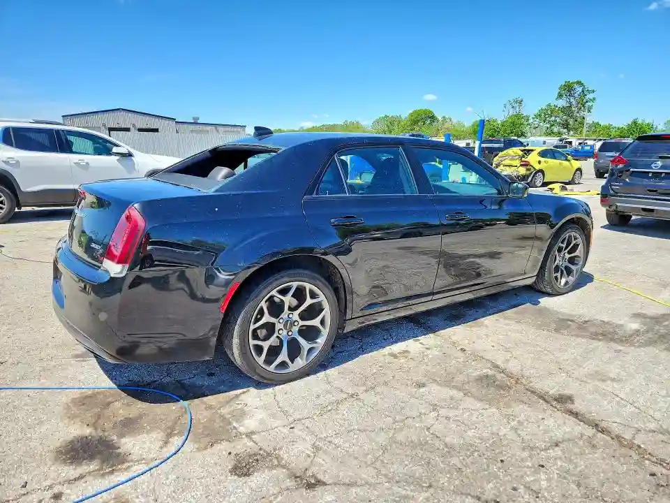 2C3CCABG3JH262150 2018 CHRYSLER 300-2