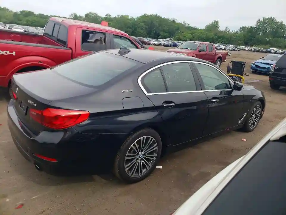WBAJB1C54JB083933 2018 BMW 5 SERIES-2