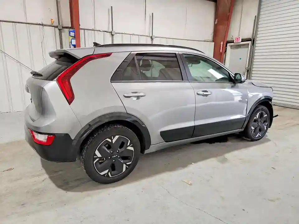 KNDCR3L14P5046260 2023 KIA NIRO-2