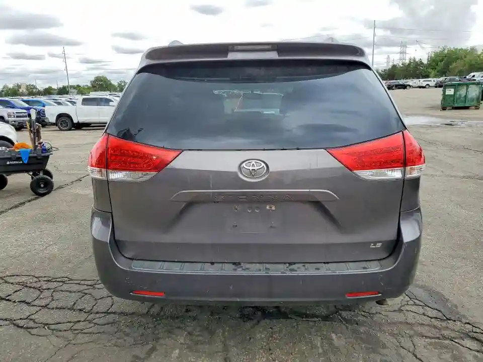 5TDKK3DC3BS033986 2011 TOYOTA SIENNA-5