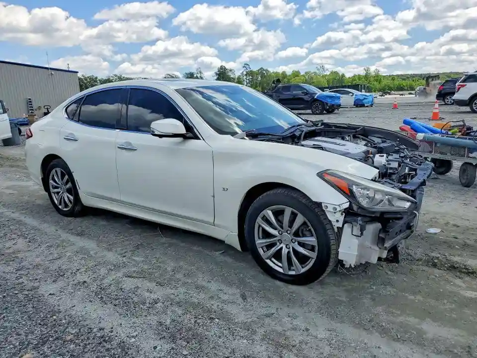 JN1BY1AP9JM180160 2018 INFINITI Q70-3
