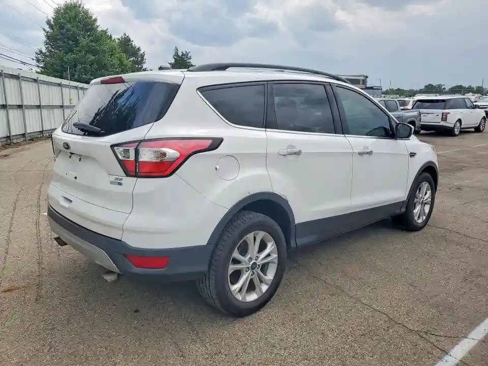 1FMCU9GD3JUA75067 2018 FORD ESCAPE-2