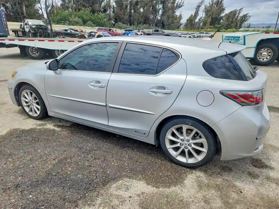 JTHKD5BH0D2157758 2013 LEXUS CT 200-1