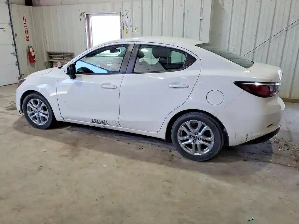 3MYDLBYV7JY304844 2018 TOYOTA YARIS-1