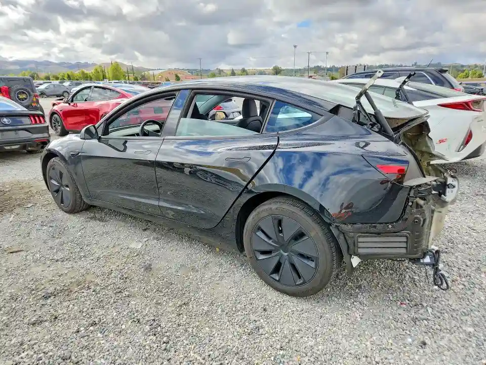 5YJ3E1EA2SF018915 2025 TESLA MODEL 3-1