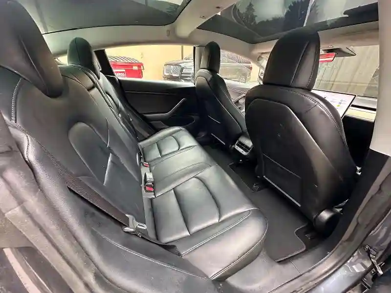 5YJ3E1EB1JF119497 2018 TESLA MODEL 3-5