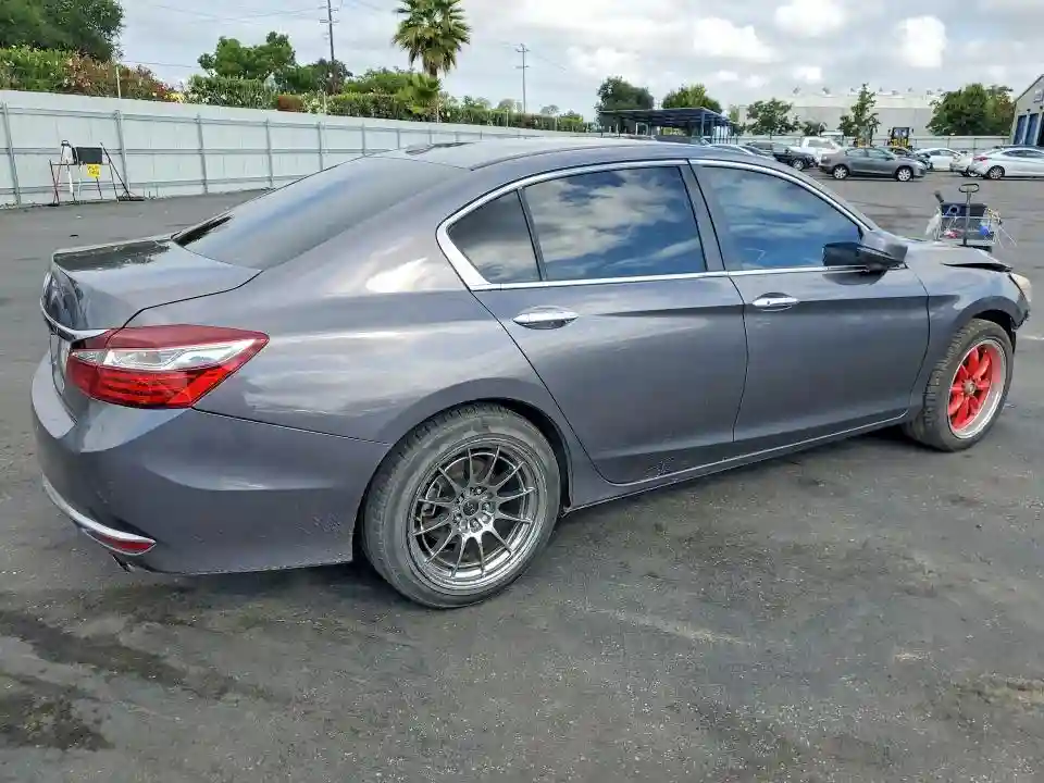 1HGCR2F78HA297982 2017 HONDA ACCORD-2