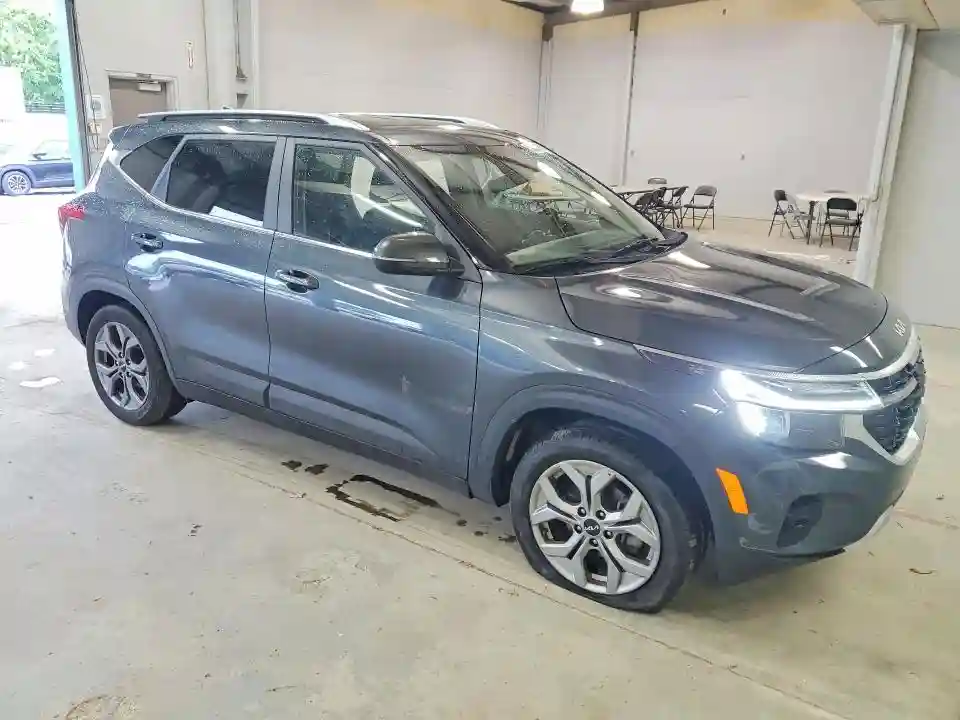 KNDEU2AA7R7615842 2024 KIA SELTOS-3