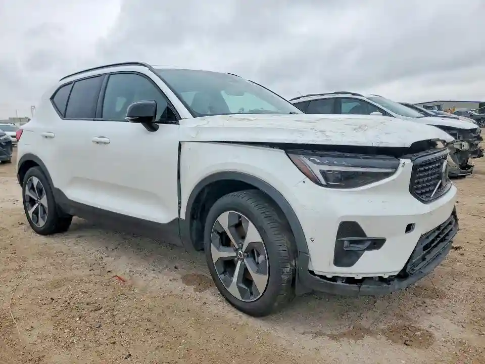 YV4L12UC0T2700326 2026 VOLVO XC40-3