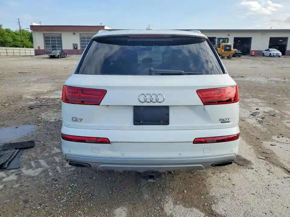 WA1LAAF76JD027261 2018 AUDI Q7-5