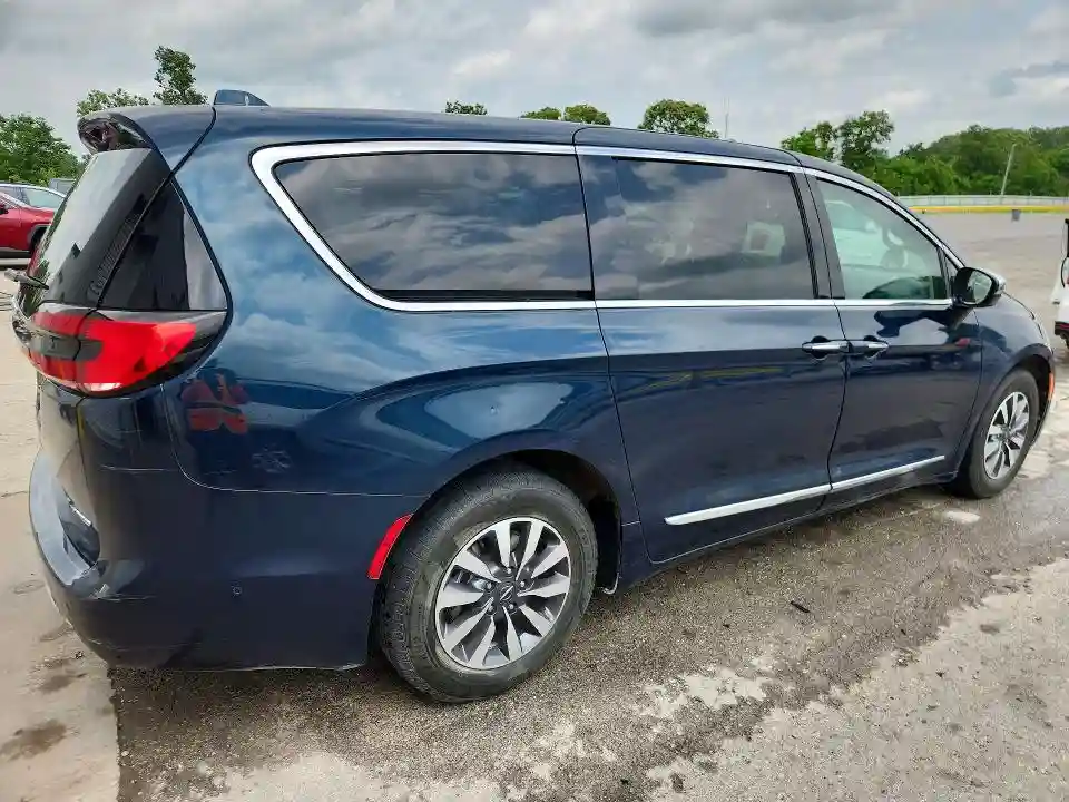 2C4RC1S79NR143797 2022 CHRYSLER PACIFICA-2