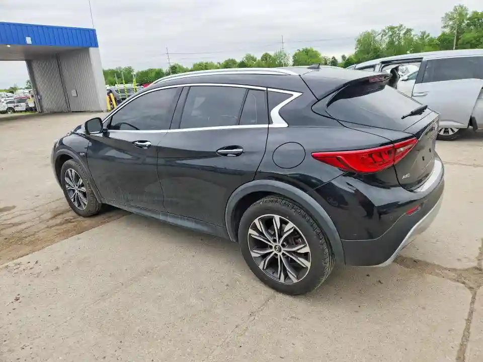 SJKCH5CR1JA051724 2018 INFINITI QX30-1
