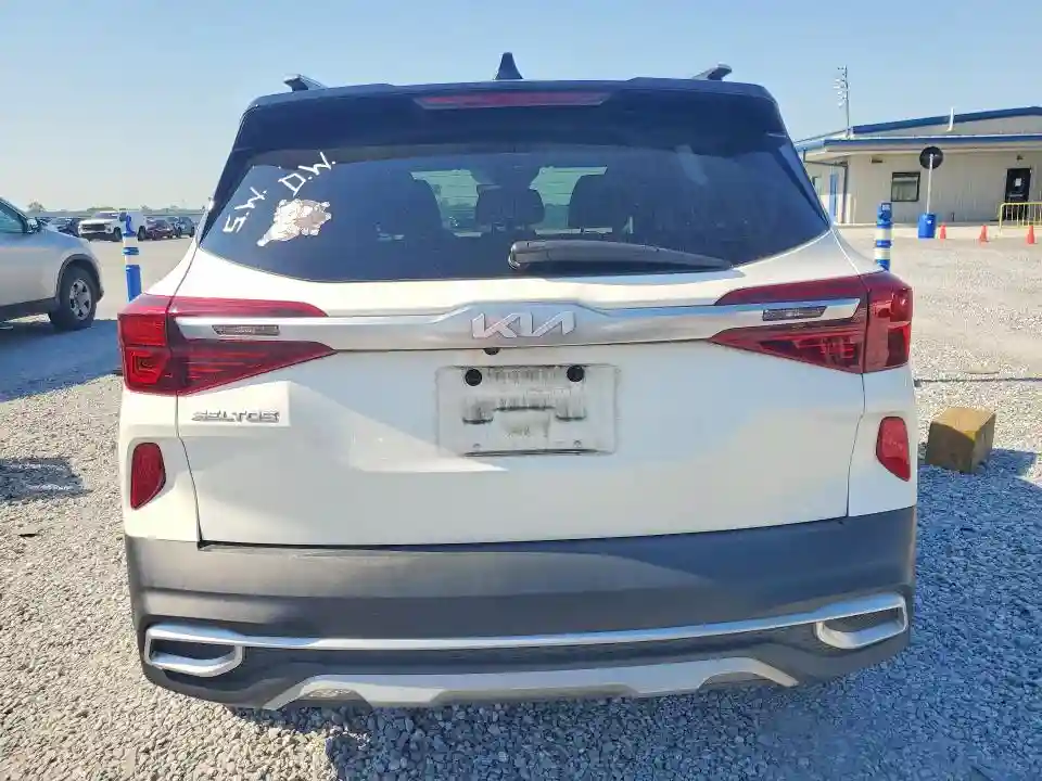 KNDEU2AA7N7309069 2022 KIA SELTOS-5