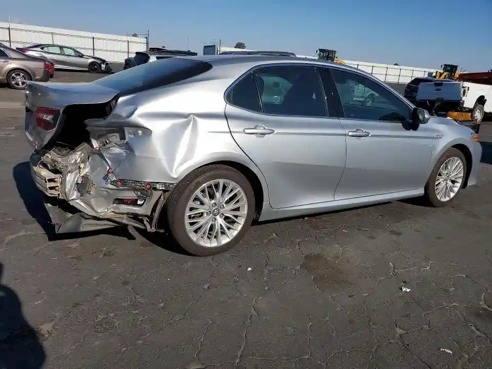 4T1B21HK8JU502033 2018 TOYOTA CAMRY SOLA-2