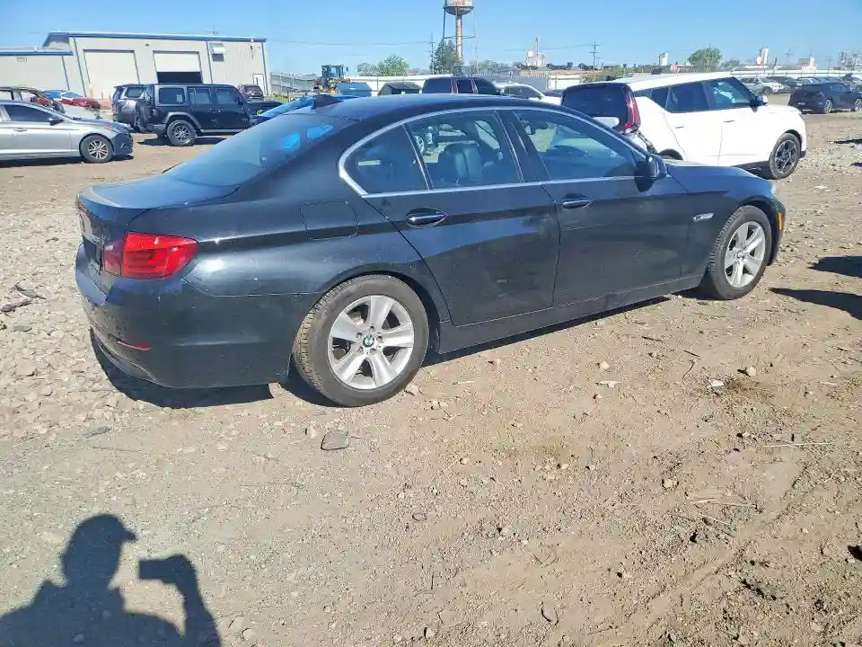 WBAFR1C55BC745421 2011 BMW 5 SERIES-2