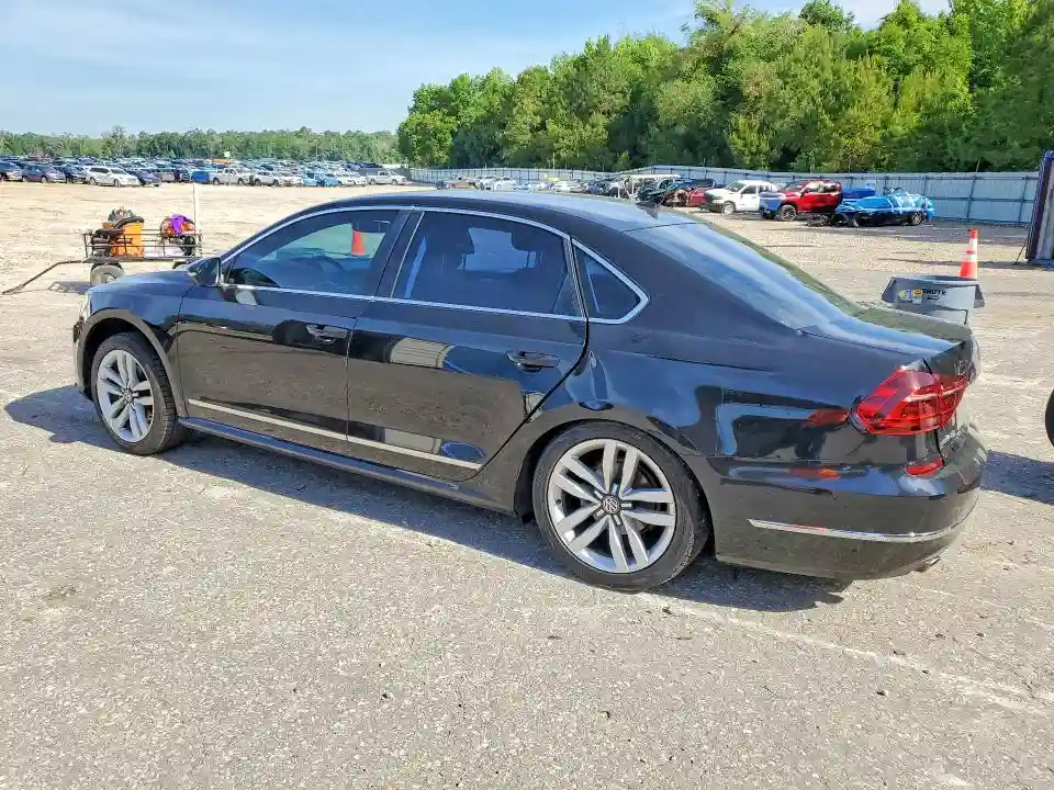 1VWCT7A37HC085500 2017 VOLKSWAGEN PASSAT-1