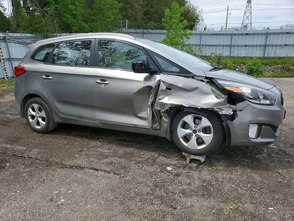 KNAHT8A33E7021051 2014 KIA RONDO-3