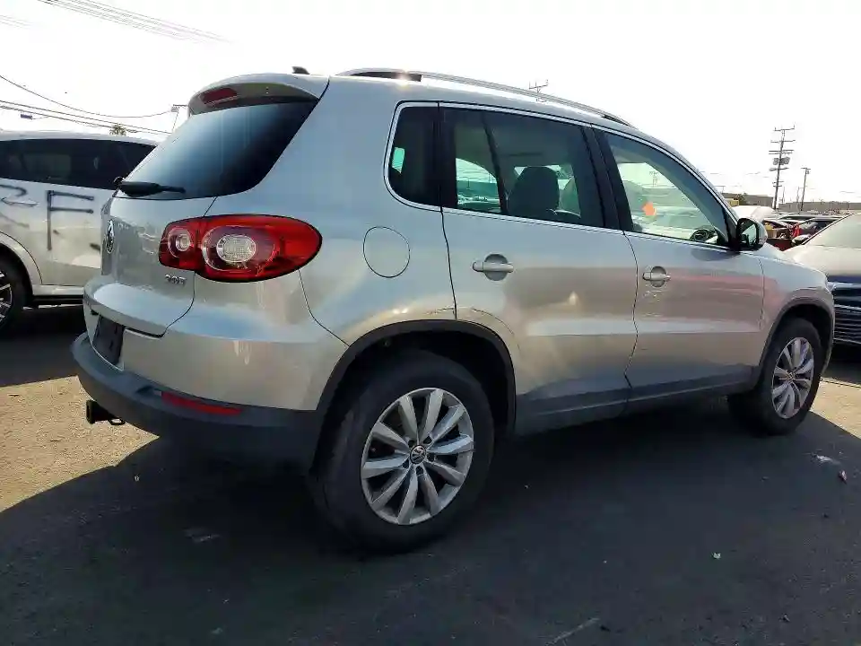 WVGAV7AX0BW503002 2011 VOLKSWAGEN TIGUAN-2