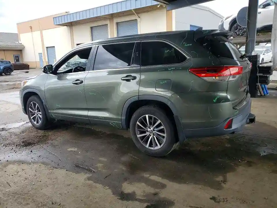 5TDJZRFH8JS822765 2018 TOYOTA HIGHLANDER-1