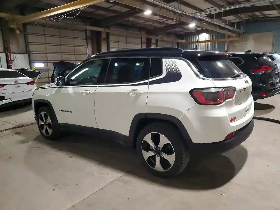 3C4NJCBB8JT240386 2018 JEEP COMPASS-1