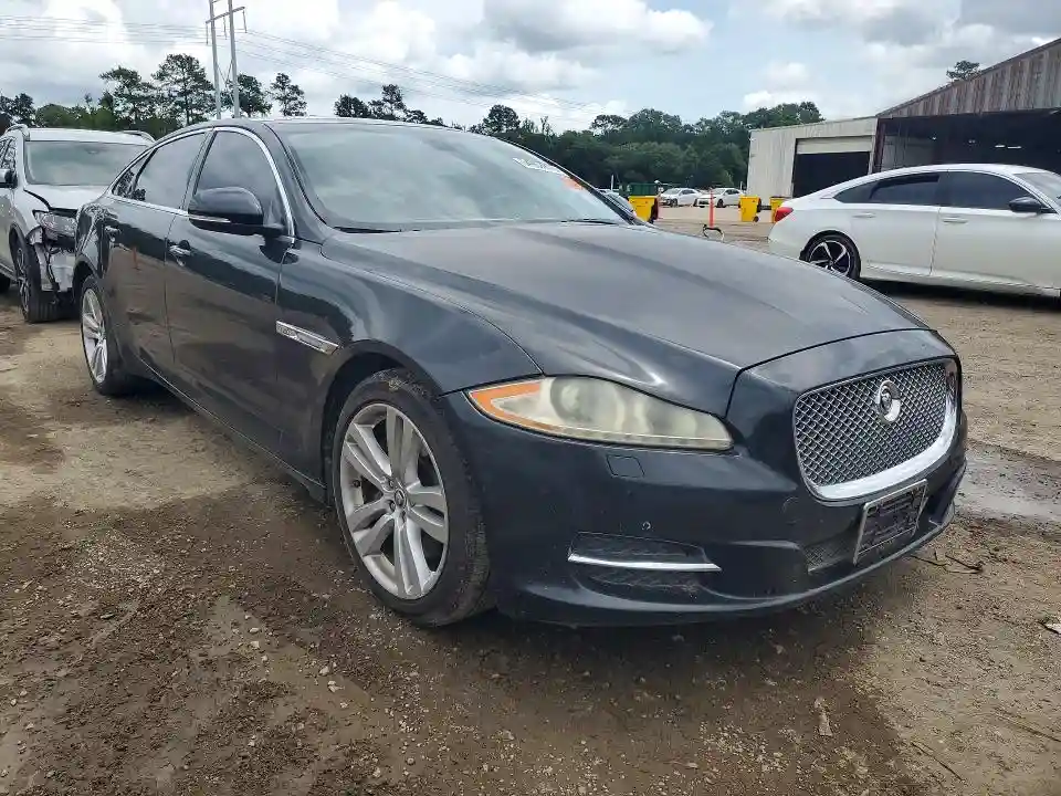 SAJWA2GB3BLV14938 2011 JAGUAR XJ-3