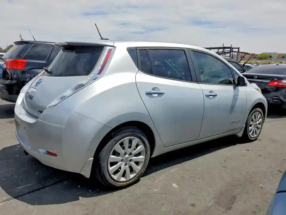 1N4AZ0CP1FC326700 2015 NISSAN LEAF-2