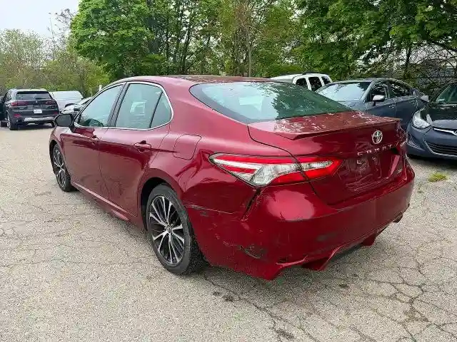4T1B11HK0JU500358 2018 TOYOTA CAMRY-2