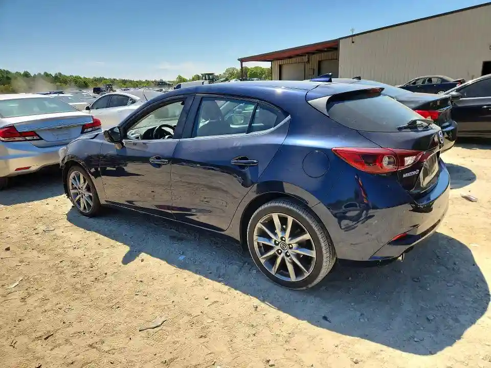 3MZBN1M39JM257304 2018 MAZDA 3-1