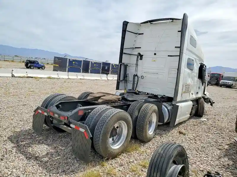 4V4NC9EH1MN284817 2021 VOLVO VN-3
