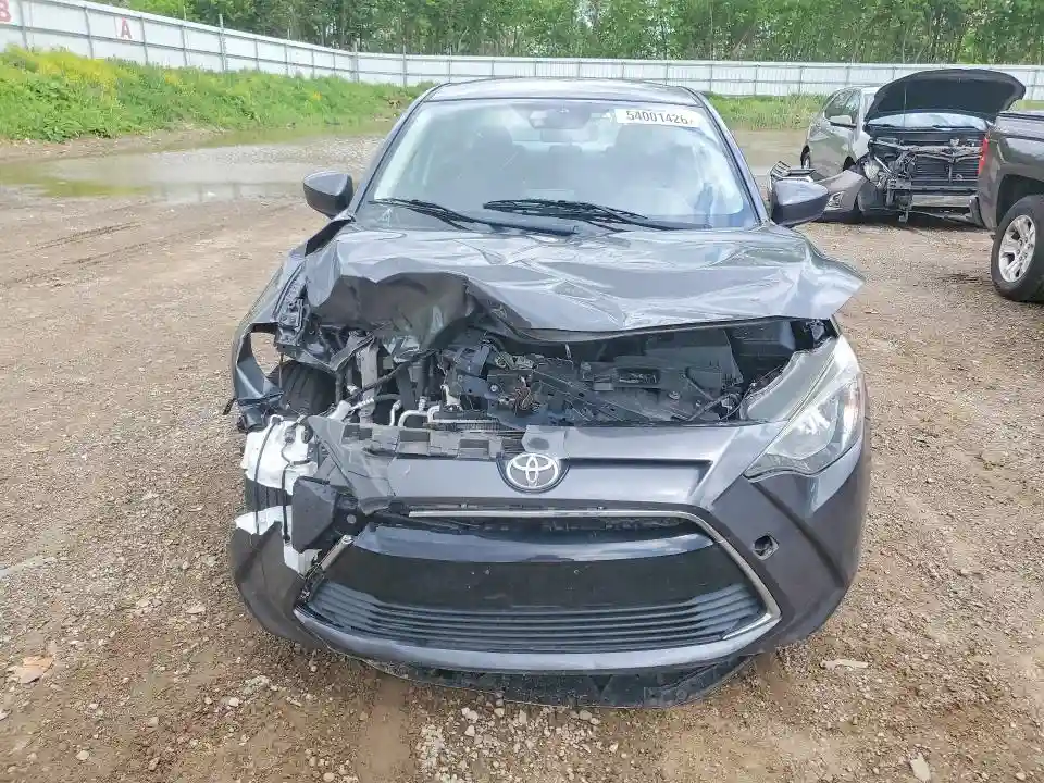 3MYDLBYV4HY174242 2017 TOYOTA YARIS-4