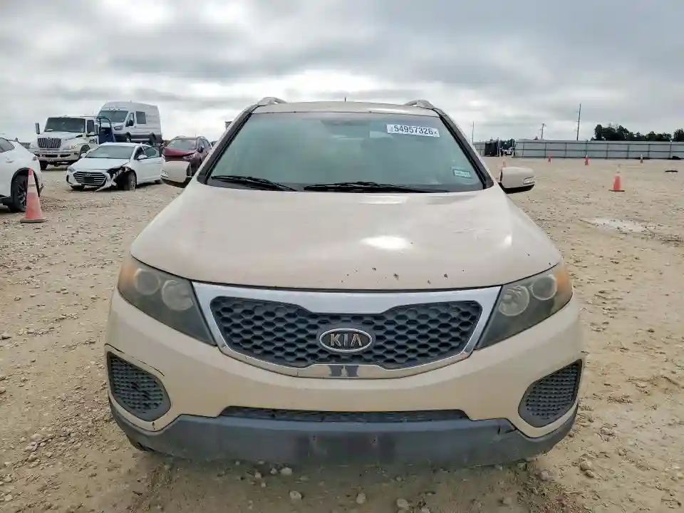 5XYKTDA26BG068842 2011 KIA SORENTO-4