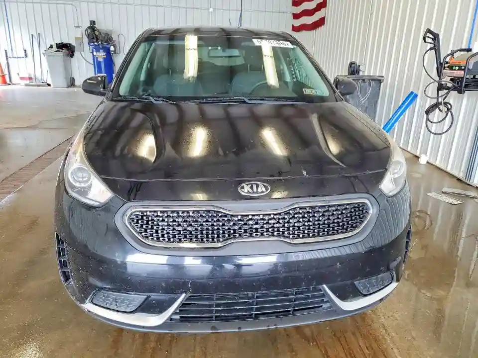 KNDCB3LC3H5067687 2017 KIA NIRO-4
