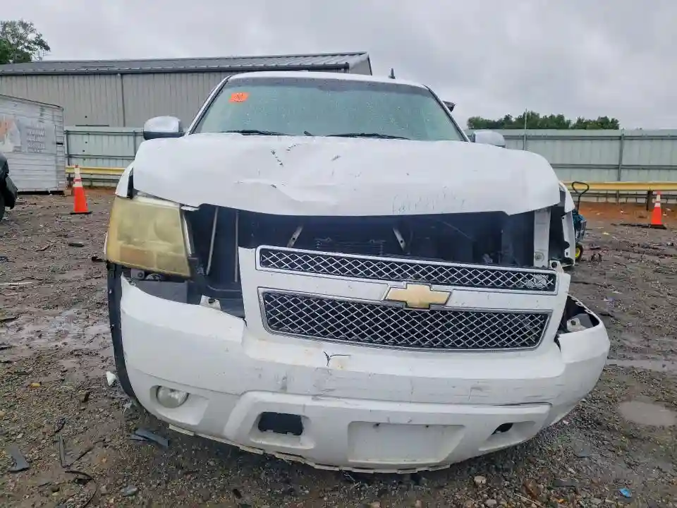 1GNSKCE02BR262492 2011 CHEVROLET TAHOE-4