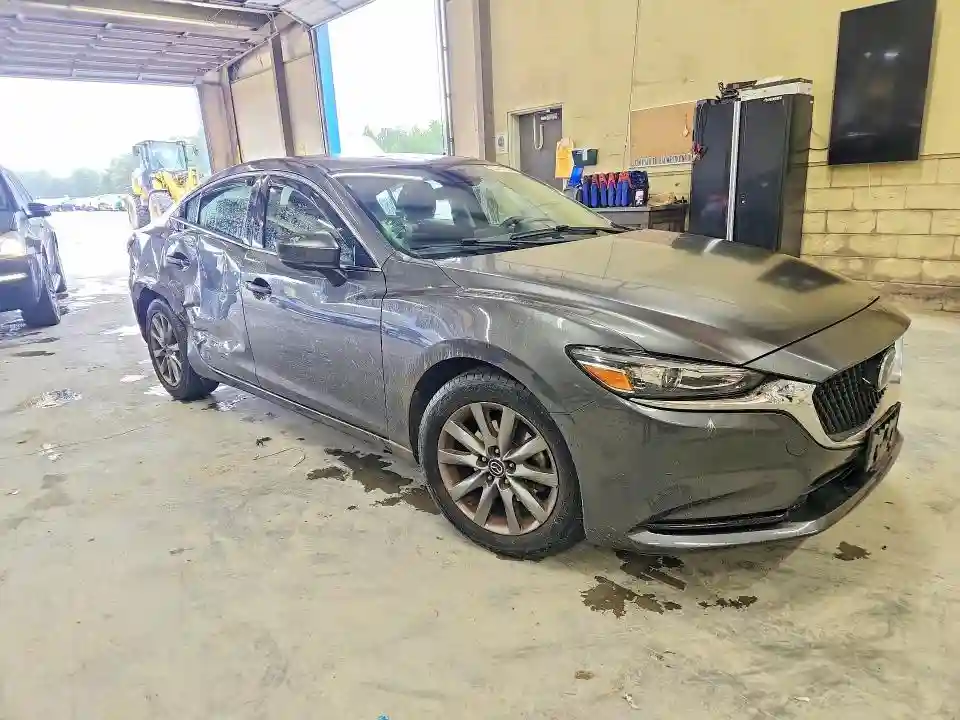 JM1GL1UM0J1328670 2018 MAZDA 6-3