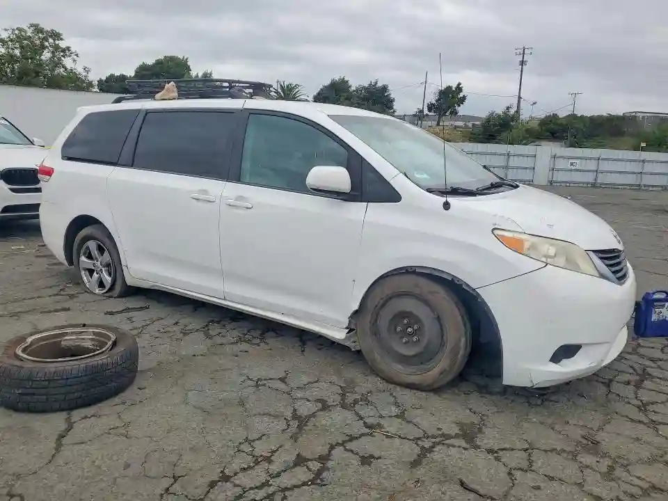 5TDKA3DC2CS015385 2012 TOYOTA SIENNA-3