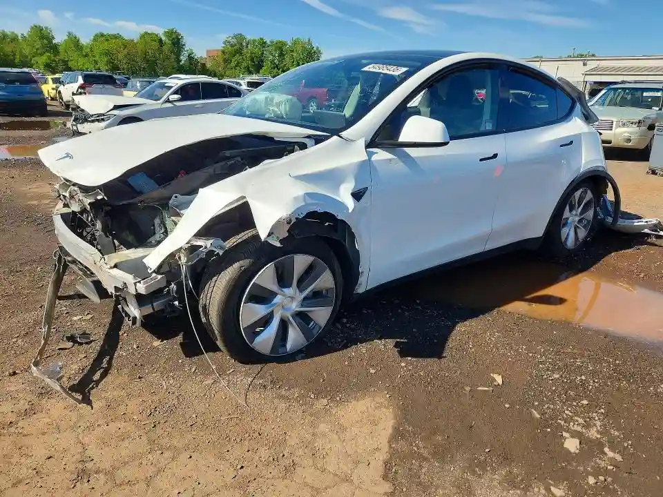 7SAYGDEE7NF364440 2022 TESLA MODEL Y-0