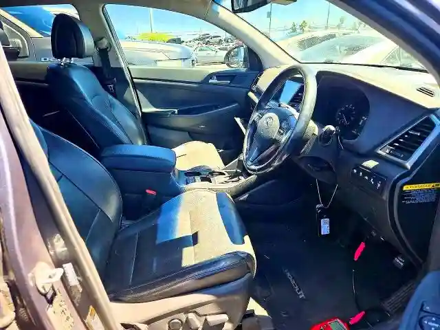KM8J3CA23JU753508 2018 HYUNDAI TUCSON-4