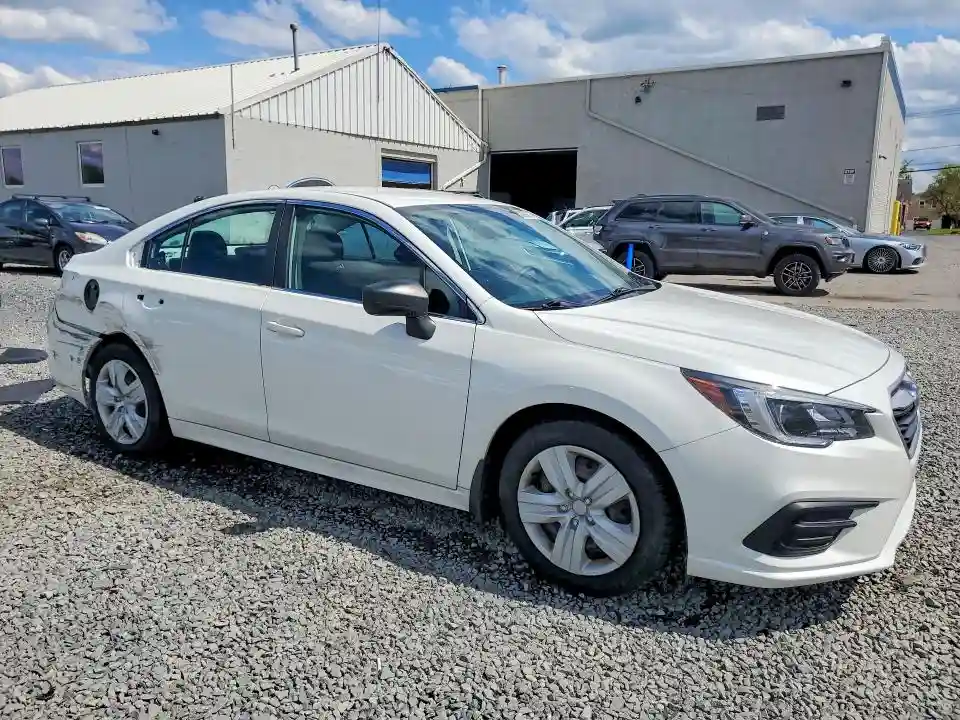 4S3BNAA67J3028106 2018 SUBARU LEGACY-3