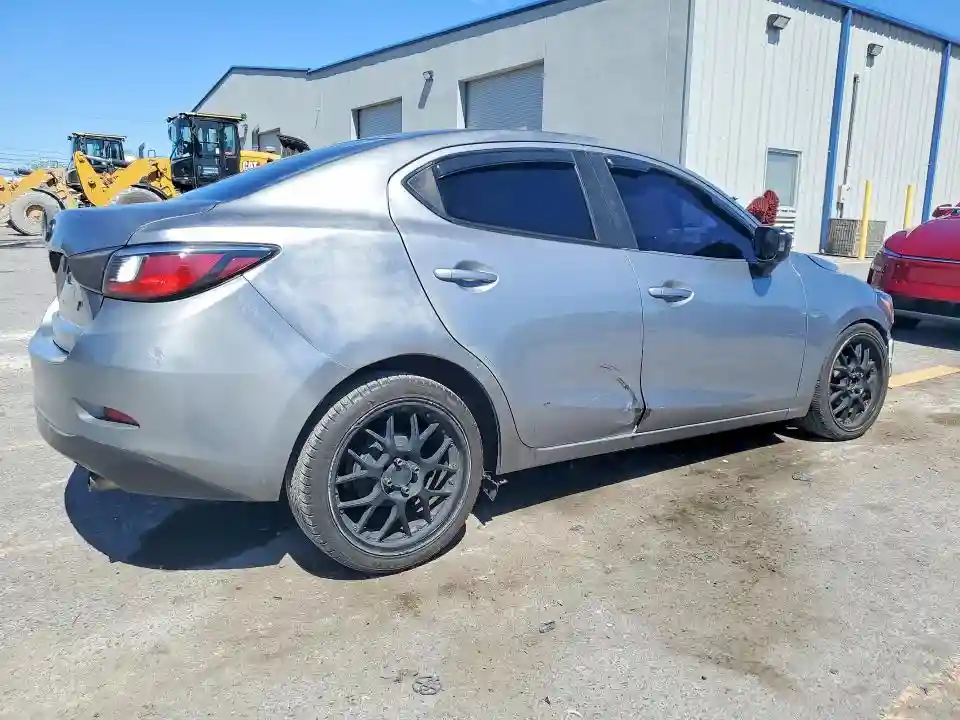 3MYDLBZV9GY101252 2016 SCION IA-2