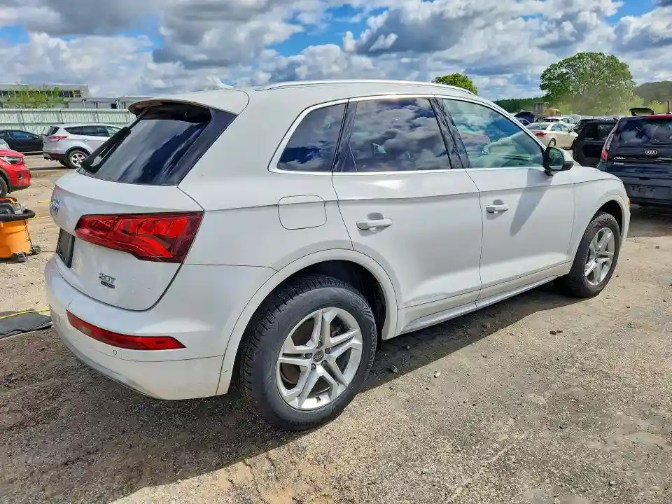 WA1BNAFY1J2166699 2018 AUDI Q5-2