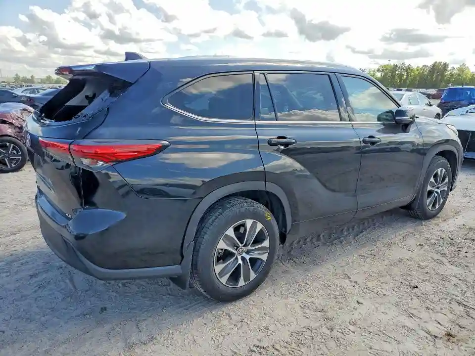 5TDGZRAHXMS520089 2021 TOYOTA HIGHLANDER-2