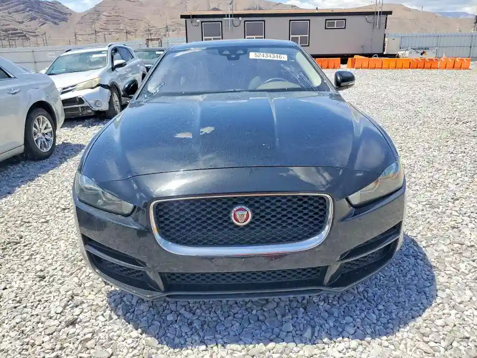 SAJAJ4BV8HCP14987 2017 JAGUAR XE-4