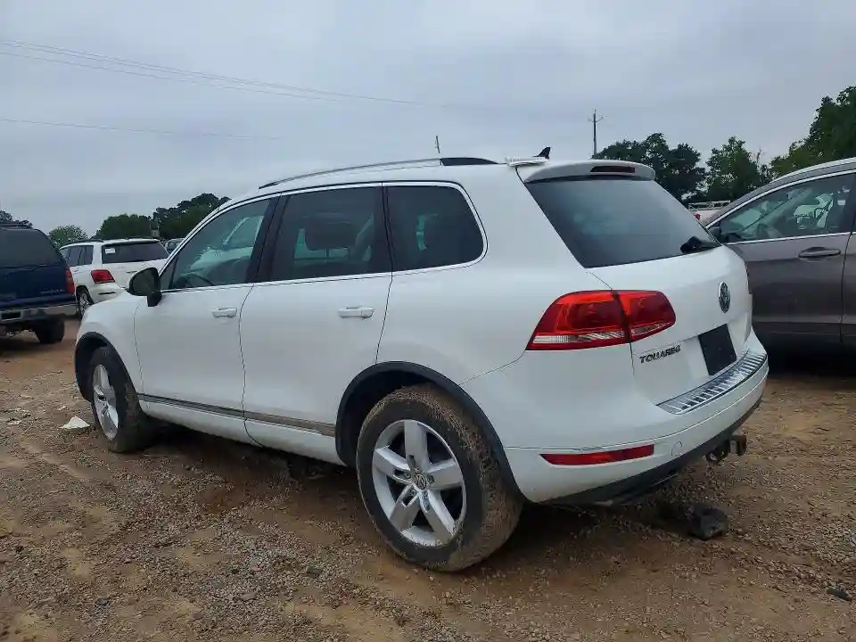 WVGEF9BP2CD007365 2012 VOLKSWAGEN TOUAREG-1