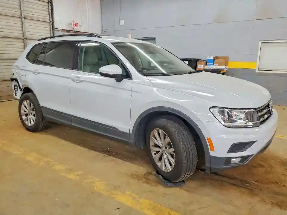 3VV1B7AX9JM035140 2018 VOLKSWAGEN TIGUAN-3