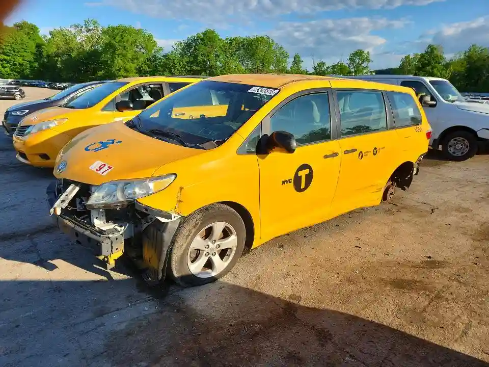 5TDZK3DC9GS756019 2016 TOYOTA SIENNA-0