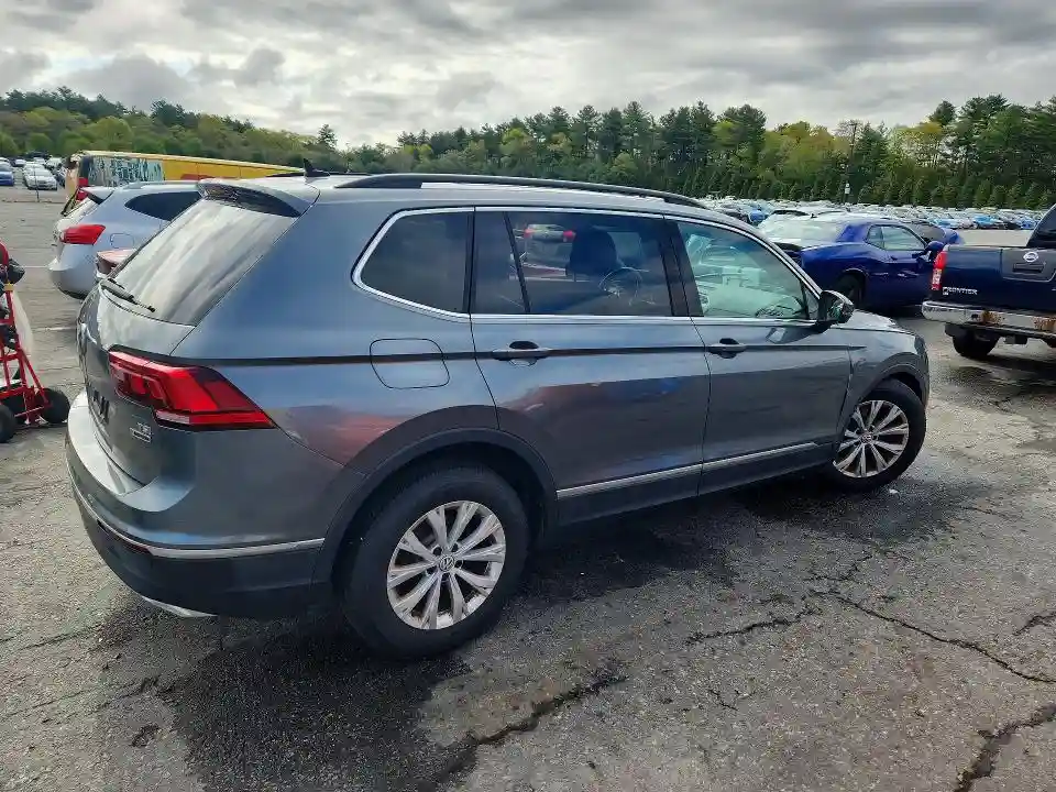 3VV2B7AX8JM123908 2018 VOLKSWAGEN TIGUAN-2